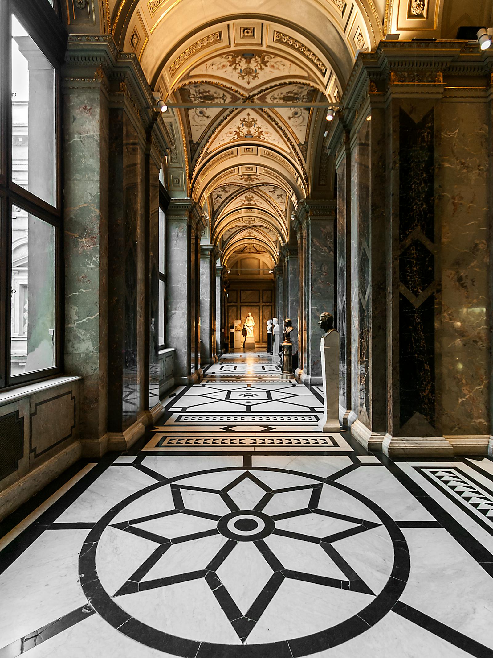 Perspektywiczny widok na galerię Kunsthistorisches Museum