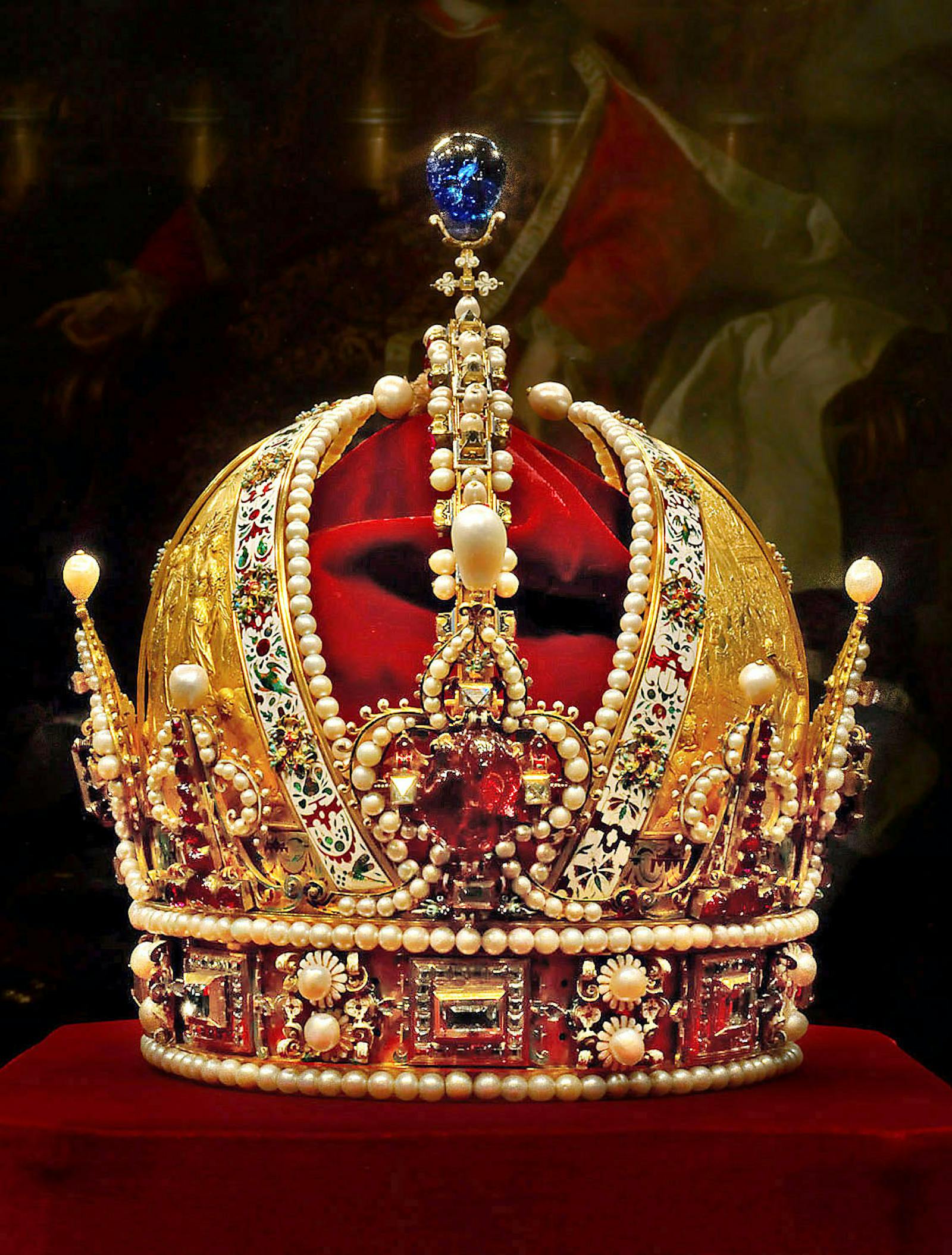 Złota korona cesarska wystawiona w Kunsthistorisches Museum